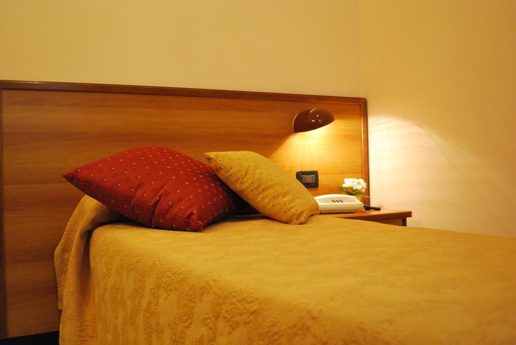 Hotel Galleano Laigueglia Habitación foto