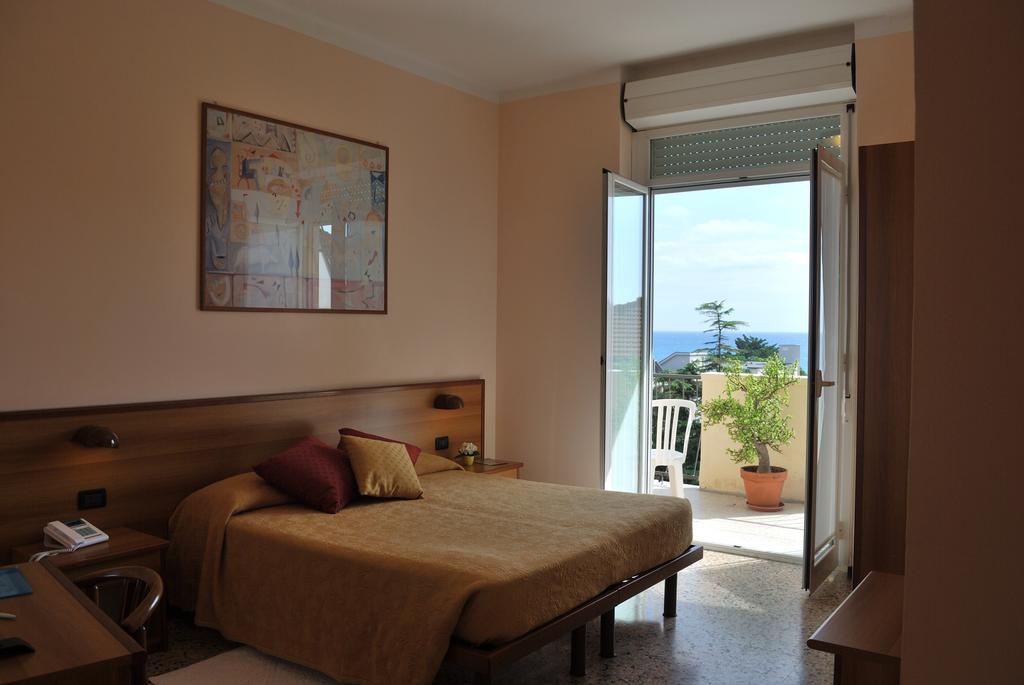 Hotel Galleano Laigueglia Habitación foto